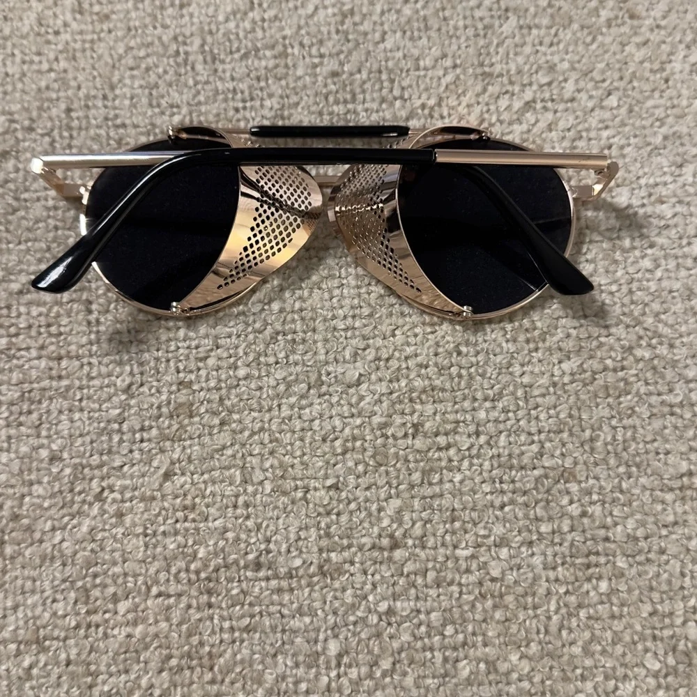 UNISEX Stylish Gold Sunglasses - Picture 6 of 15